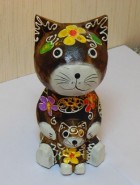 Кошка с котенком в лотосах